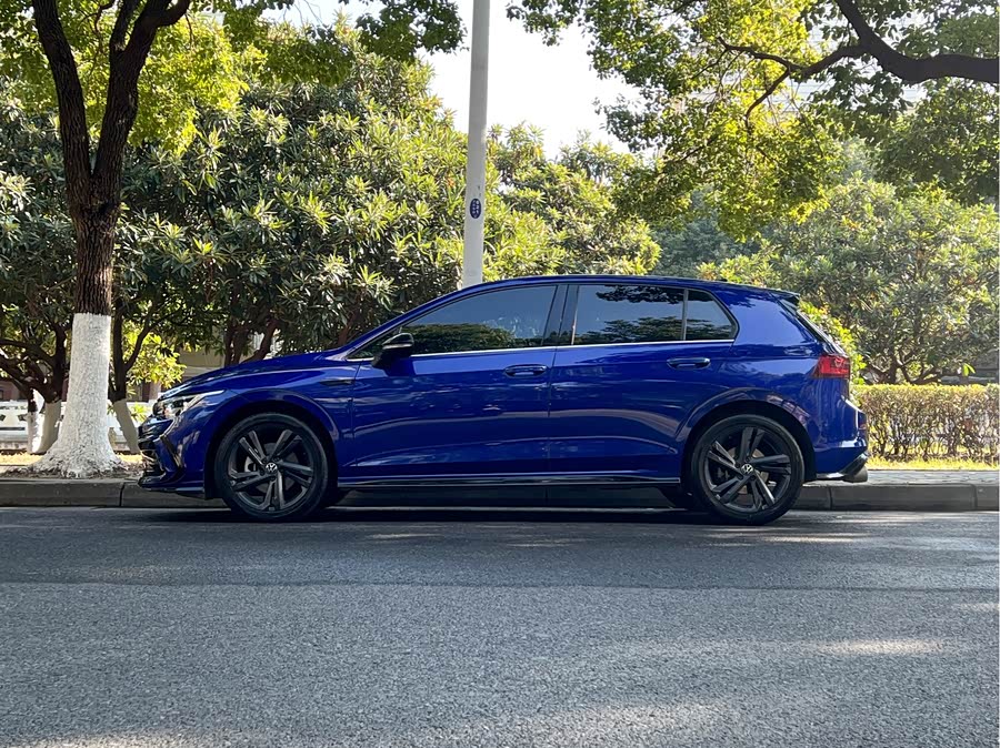 Volkswagen Golf 2023 car image #5