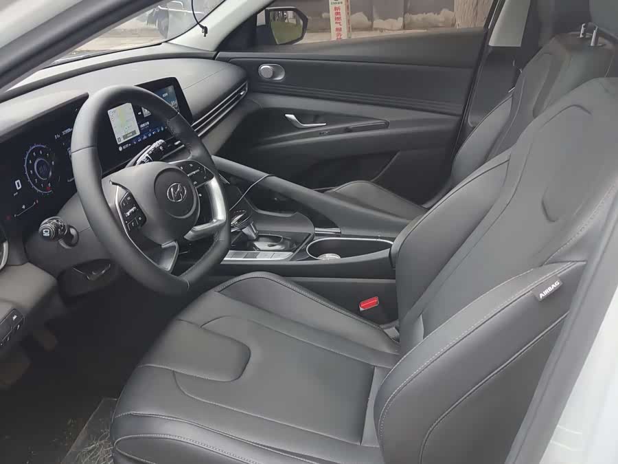 Hyundai Elantra 2023 immagine di auto #5