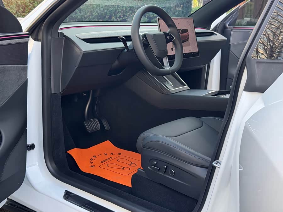 特斯拉 Model Y L 2025 汽车图片 #5