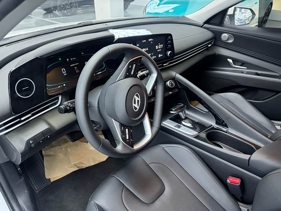 Hyundai Elantra 2023 car image #5