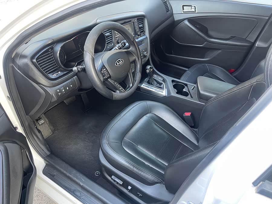 Kia K5 2012 car image #5