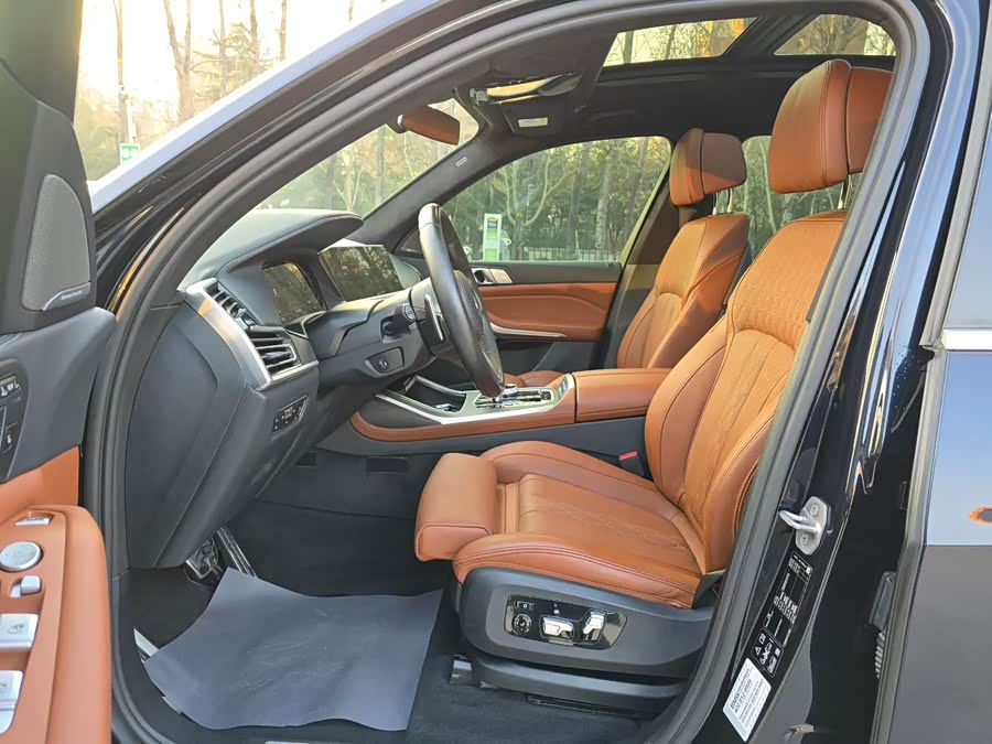 BMW X7 2022 car image #5