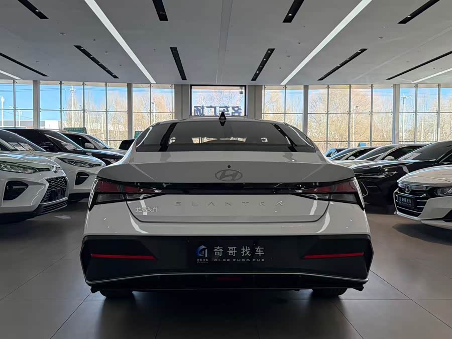 Hyundai Elantra 2025 car image #5