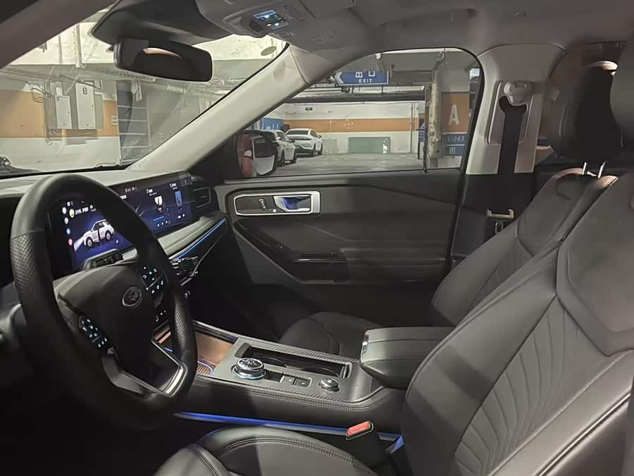 Ford Explorer 2024 car image #5