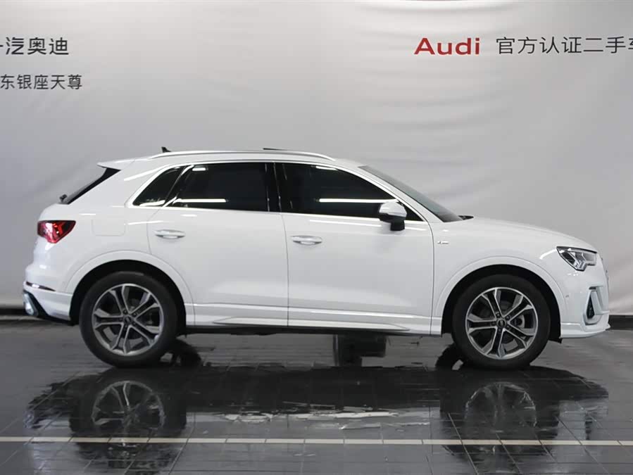 Audi Q3 2023 car image #5