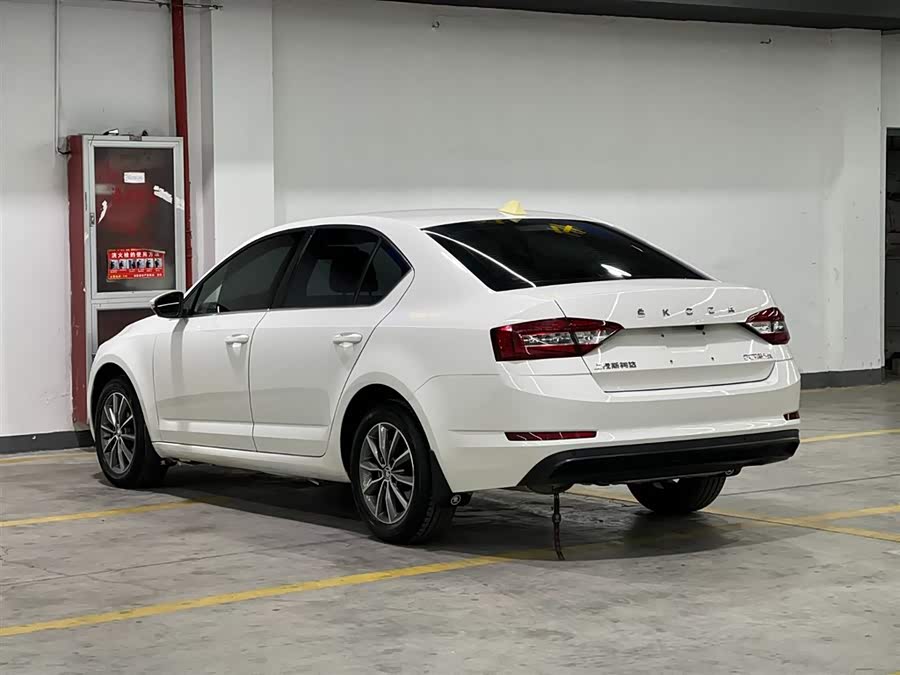Skoda Octavia 2021 car image #5