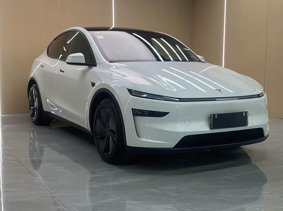Tesla Model Y 2025 #5 Tesla Model Y 2025 car image #5