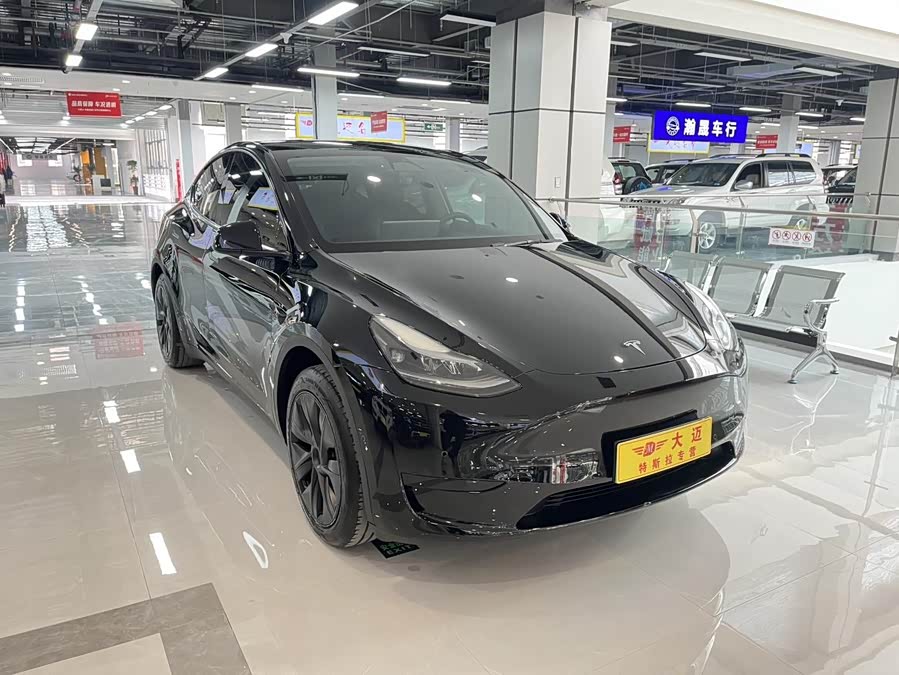 Tesla Model Y 2023 #5 Tesla Model Y 2023 car image #5