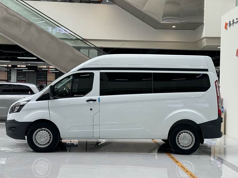 Ford Transit 2022 car image #5