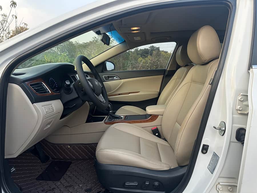 Hyundai Mistra 2014 car image #5