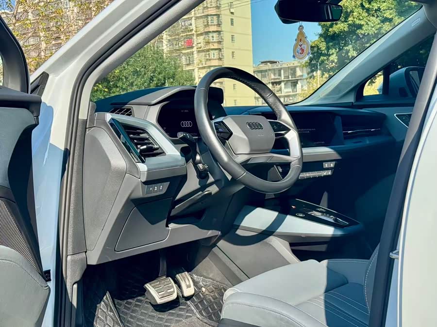 Audi Q5 e-tron 2023 immagine di auto #5