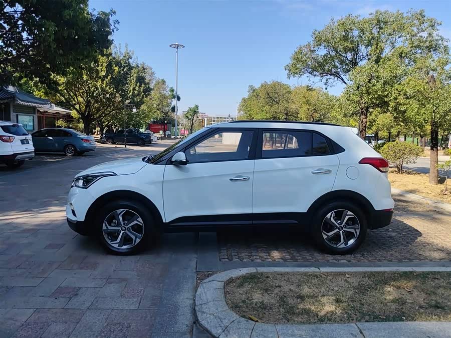 Hyundai ix25 2018 car image #5