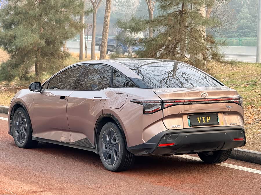 Toyota bZ3 2023 صورة سيارة #5