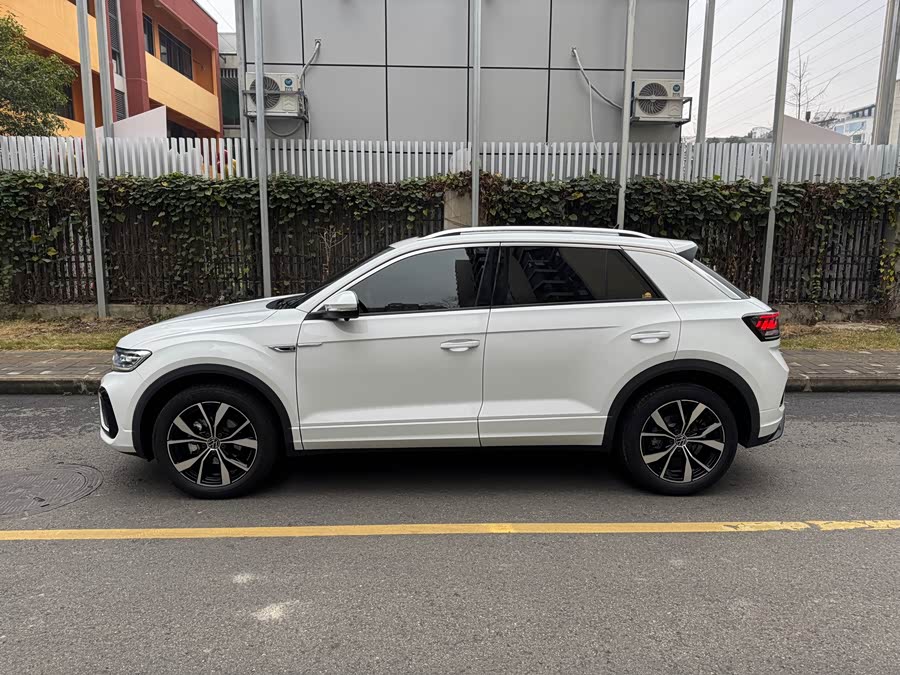 T-Roc 2025 car image #5