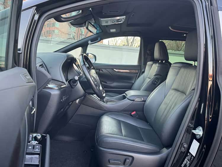 Toyota Alphard 2022 car image #5