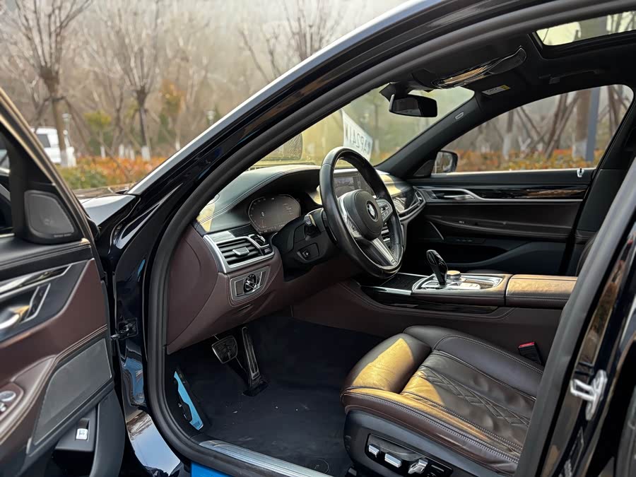 BMW 7 Series 2020 car image #5