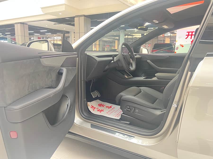 特斯拉 Model Y L 2025 汽车图片 #5