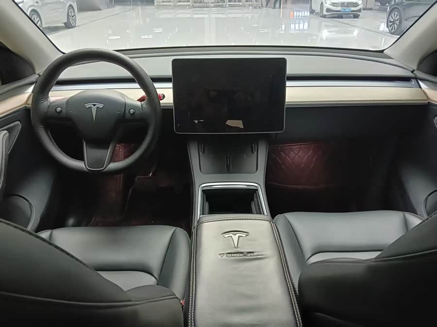Tesla Model Y 2023 car image #5