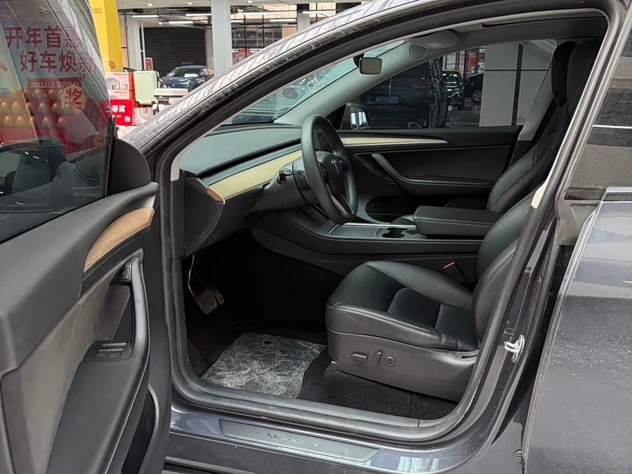 Tesla Model Y 2022 car image #5