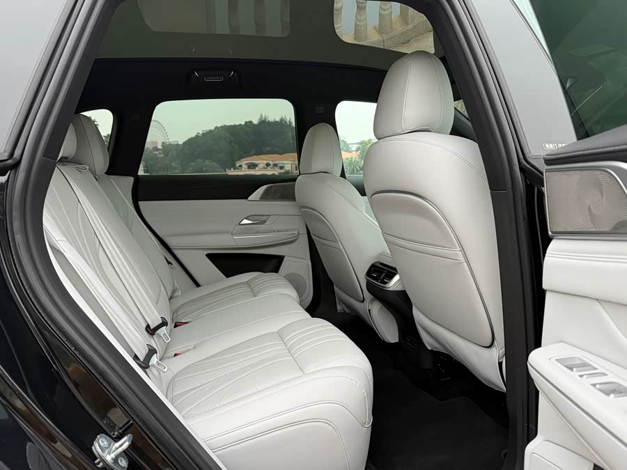 Xpeng G9 2025 car image #5