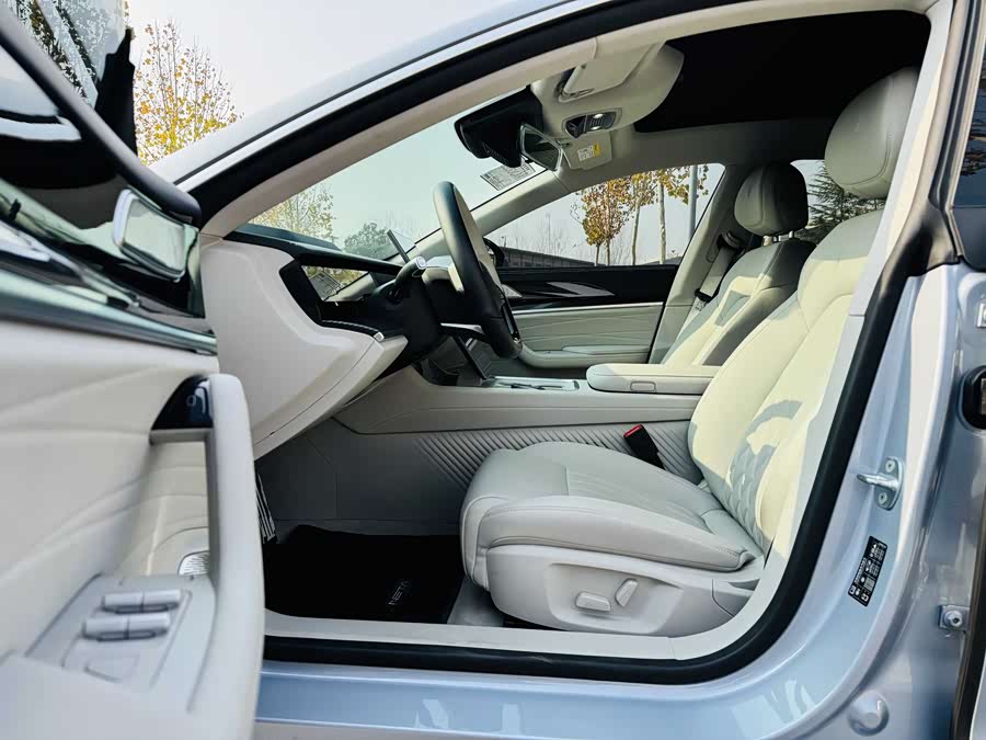 哪吒汽车 哪吒S猎装 2025 汽车图片 #5