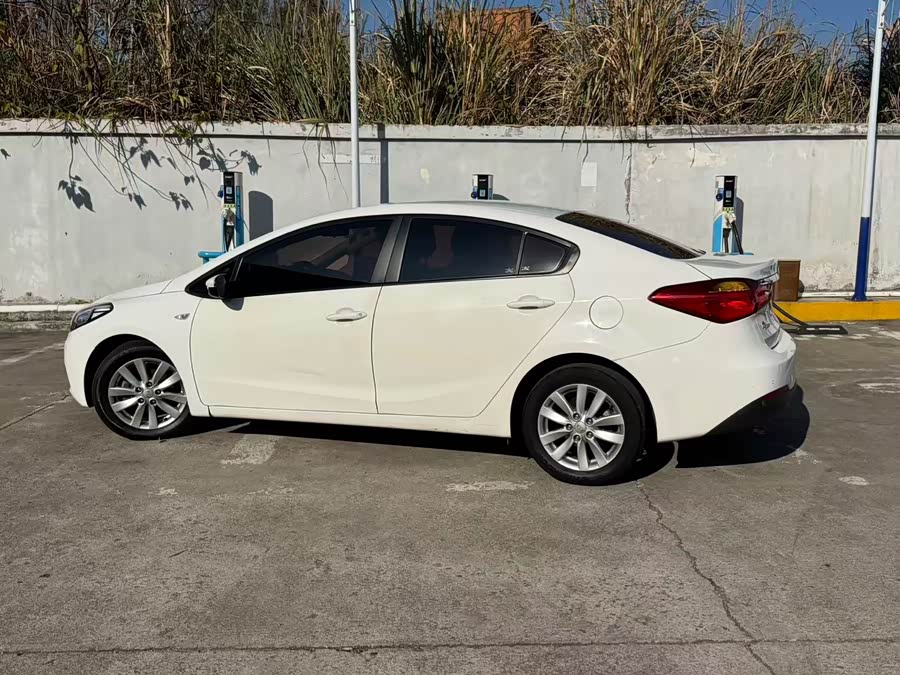 Kia K3 2013 car image #5