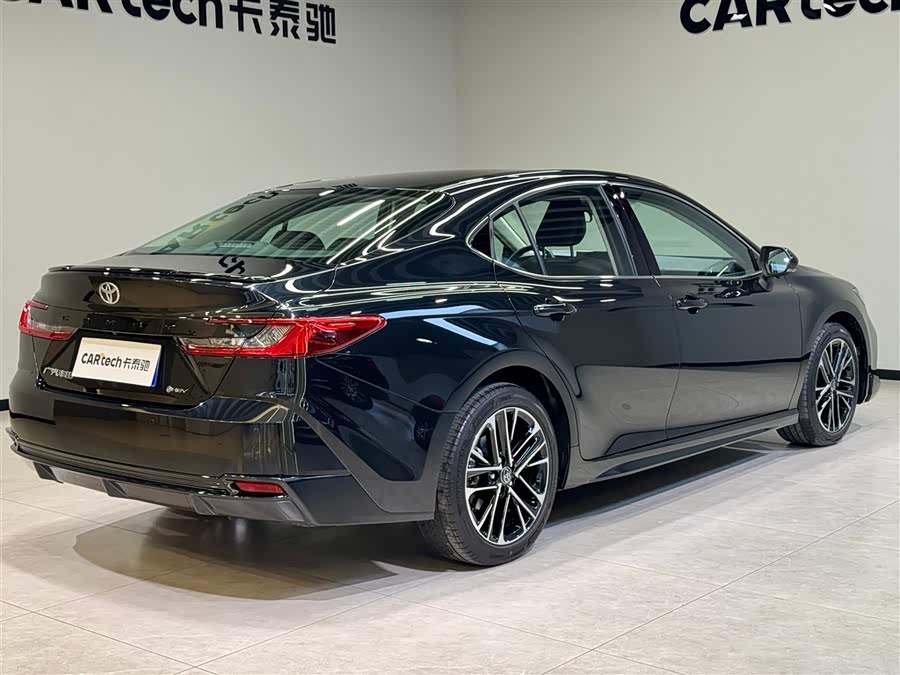 Toyota Camry 2025 car image #5
