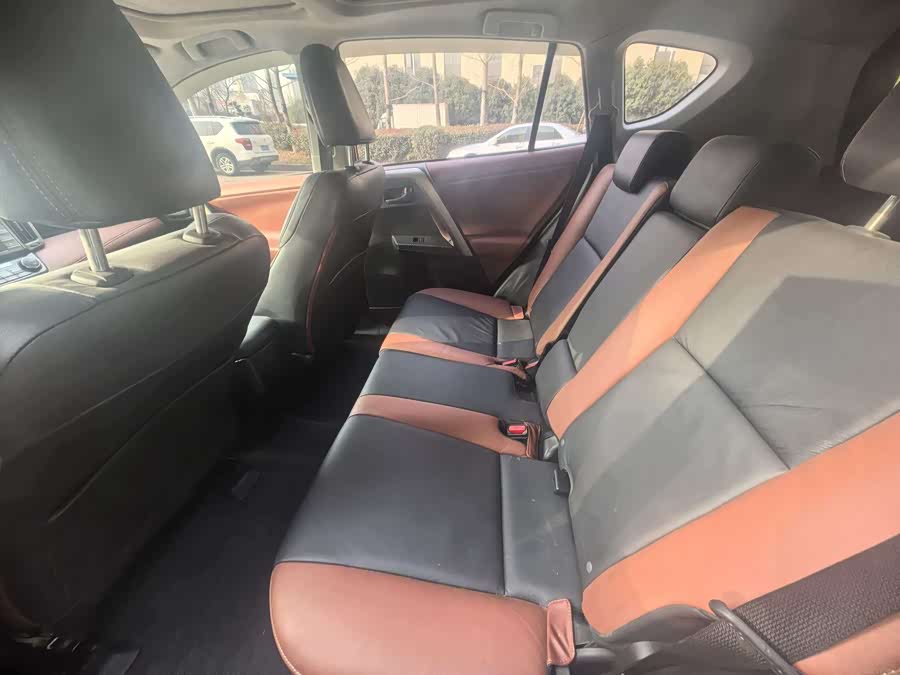 Toyota C3R 2014 car image #5