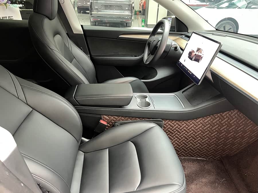 Tesla Model Y 2022 car image #5