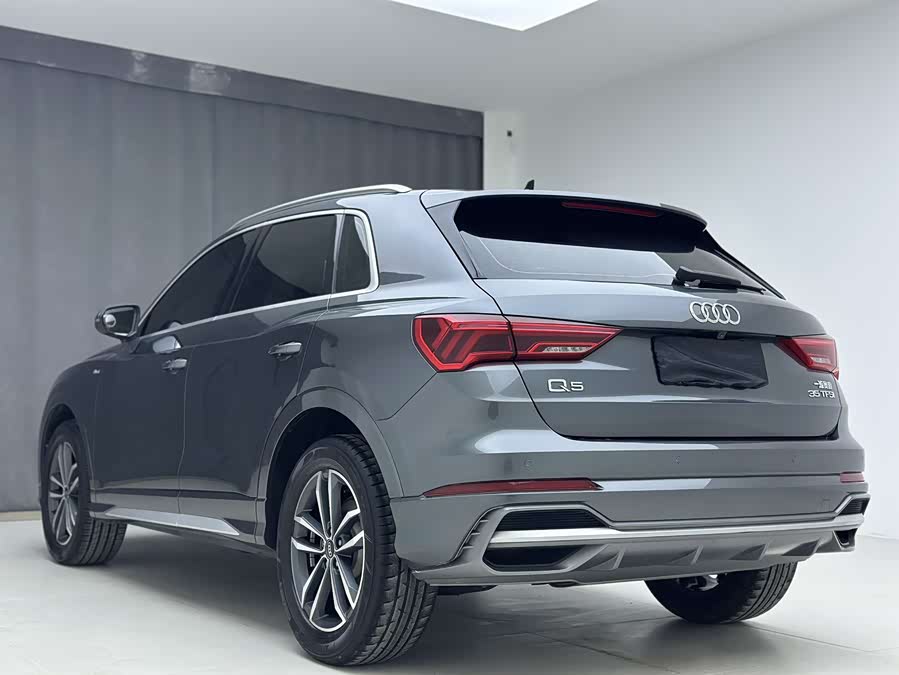 Audi Q3 2021 car image #5