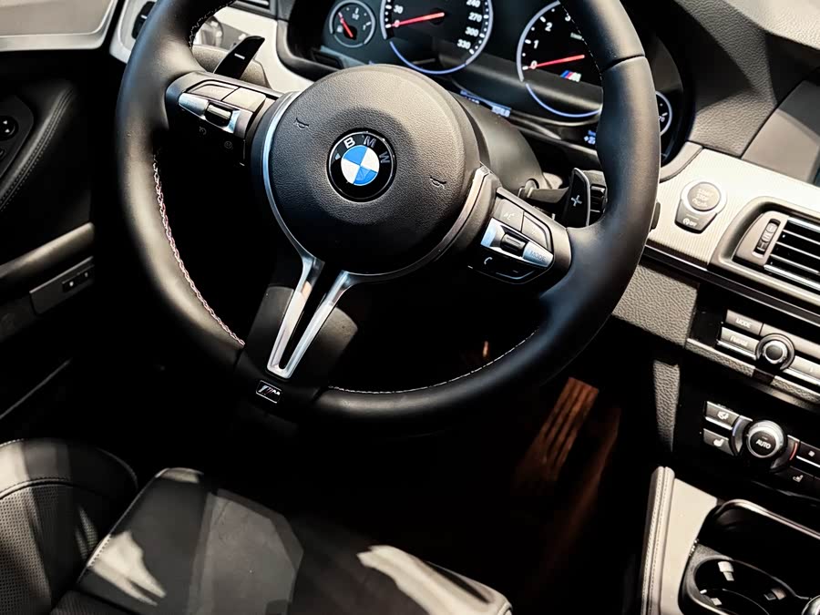 BMW M5 2012 #5 BMW M5 2012 car image #5