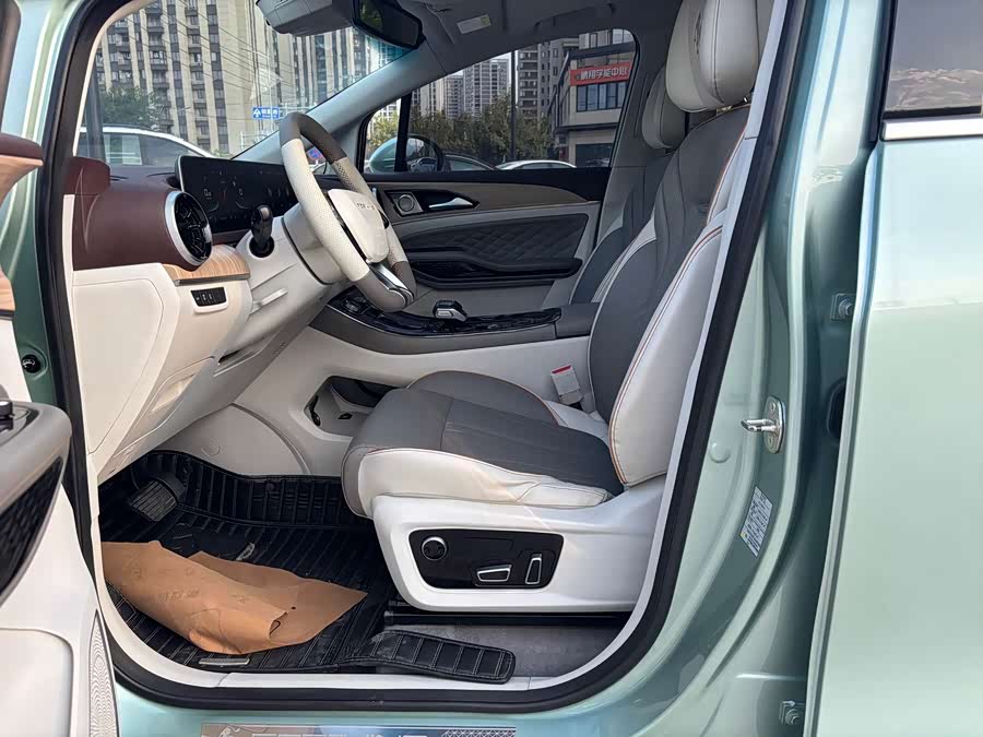 Forthing Yacht 2022 car image #5