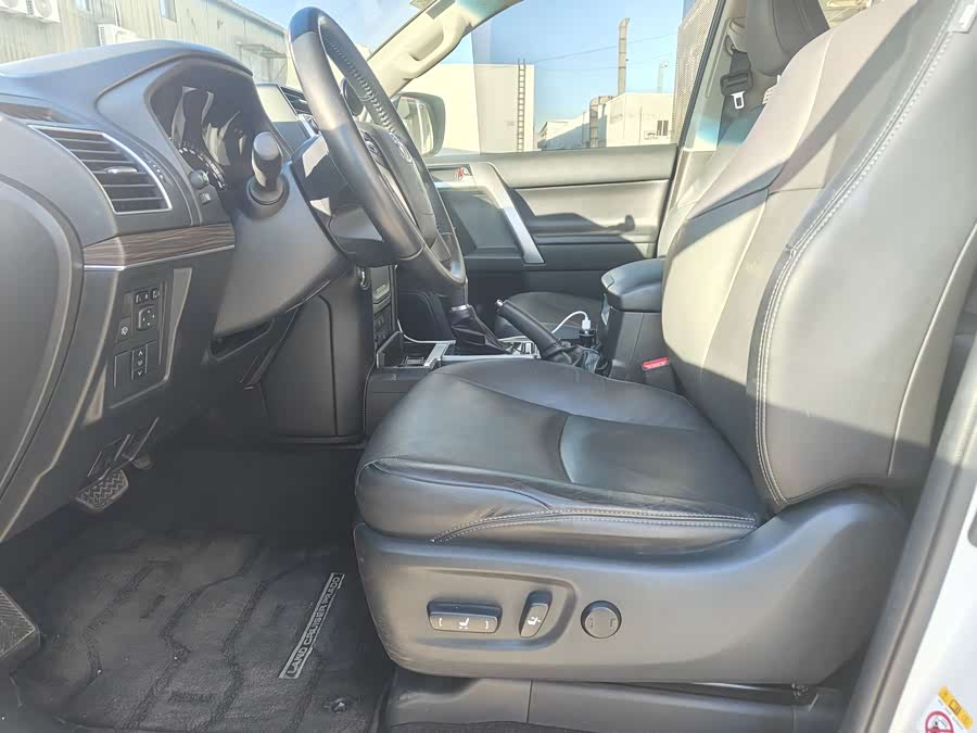 Toyota Land Cruiser Prado 2019 #5 Toyota Land Cruiser Prado 2019 car image #5