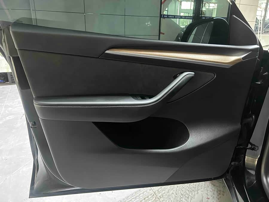 Tesla Model Y 2023 #5 Tesla Model Y 2023 car image #5