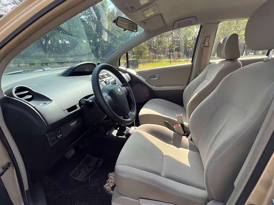 Toyota Yaris 2010 imagem de carro #5