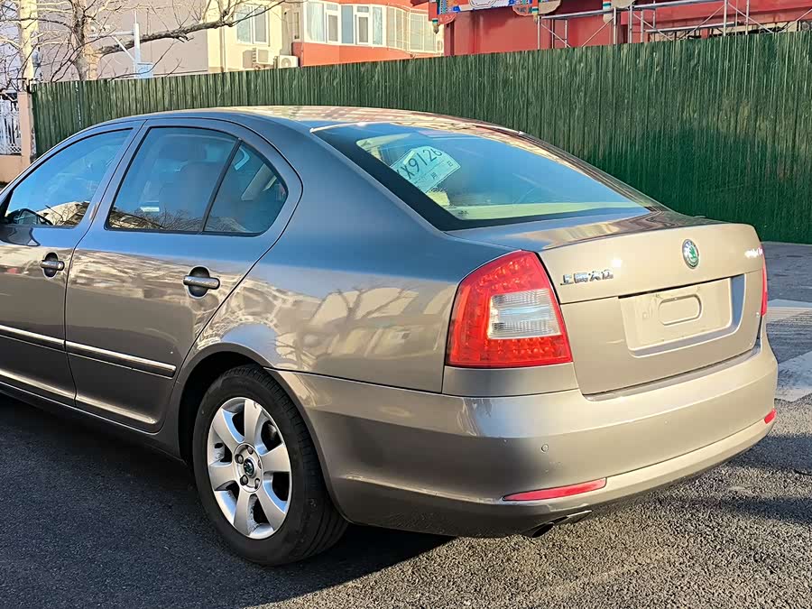 Skoda Octavia 2010 car image #5