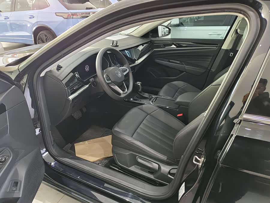 Volkswagen Passat 2023 car image #5