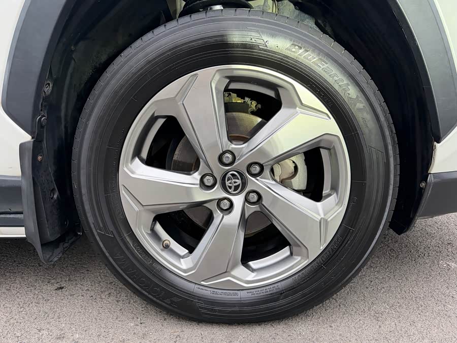 Toyota RAV4 2021 car image #5