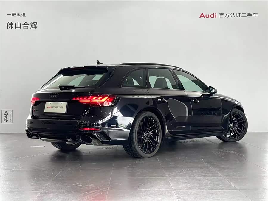 Audi RS 4 2023 car image #5