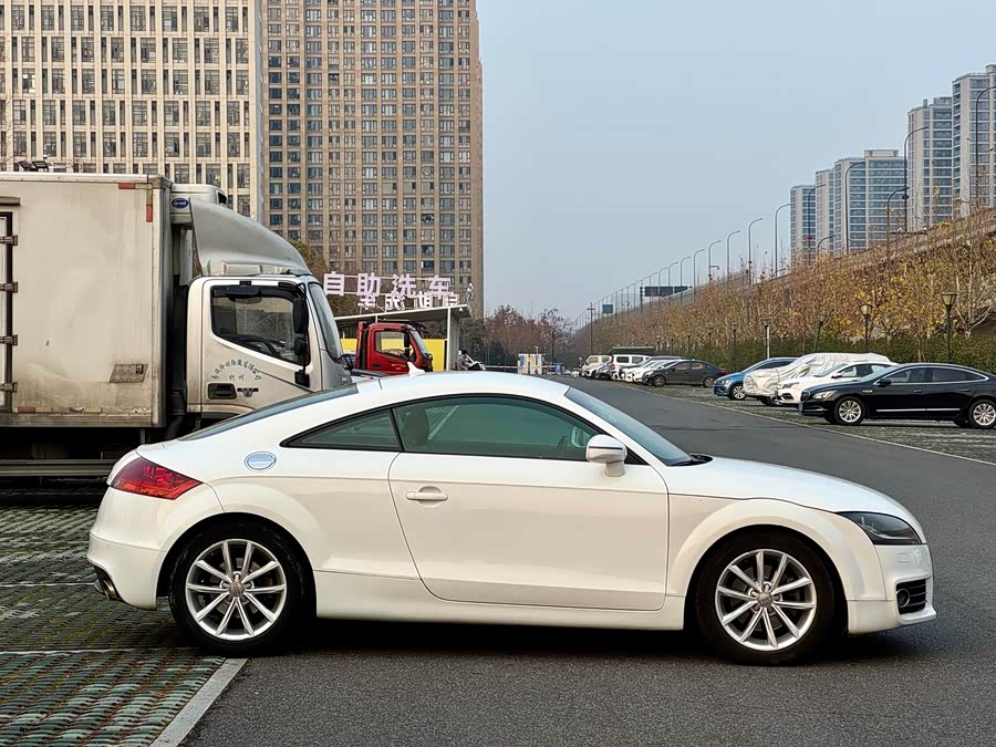 Audi TT 2011 car image #5