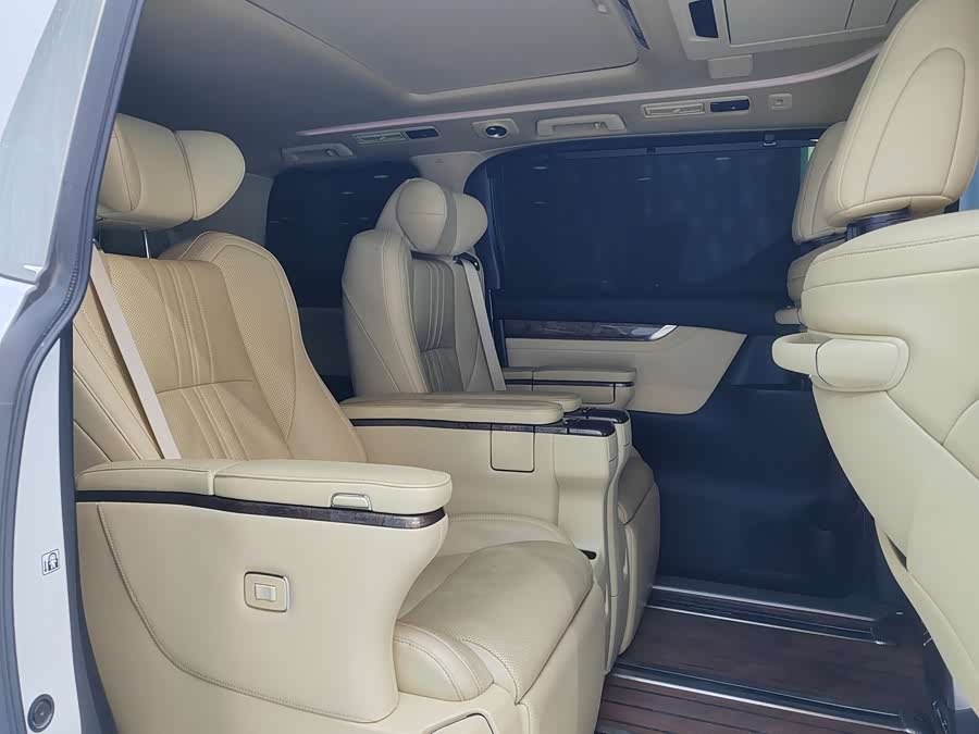 Toyota Alphard 2023 car image #5