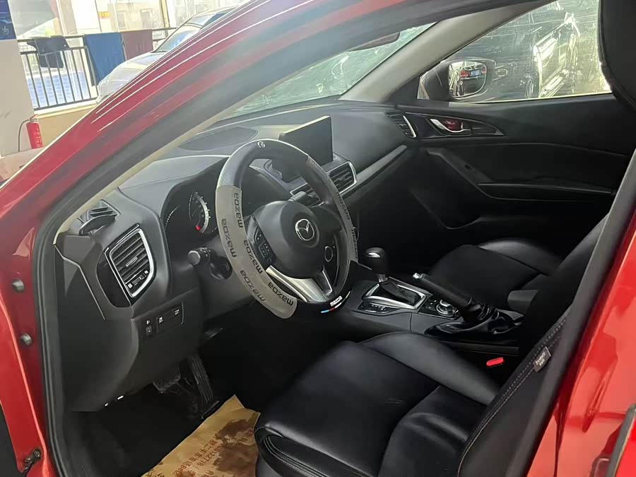 Mazda 3 Axela 2016 car image #5