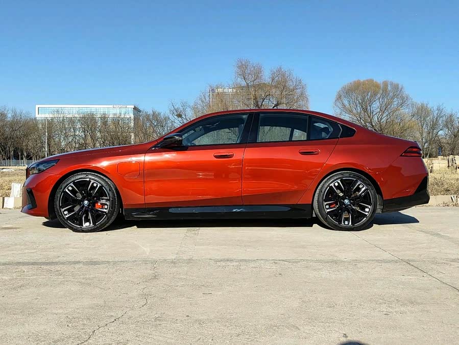 BMW i5 M60 2024 car image #5