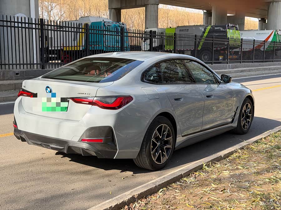 BMW i4 2025 car image #5