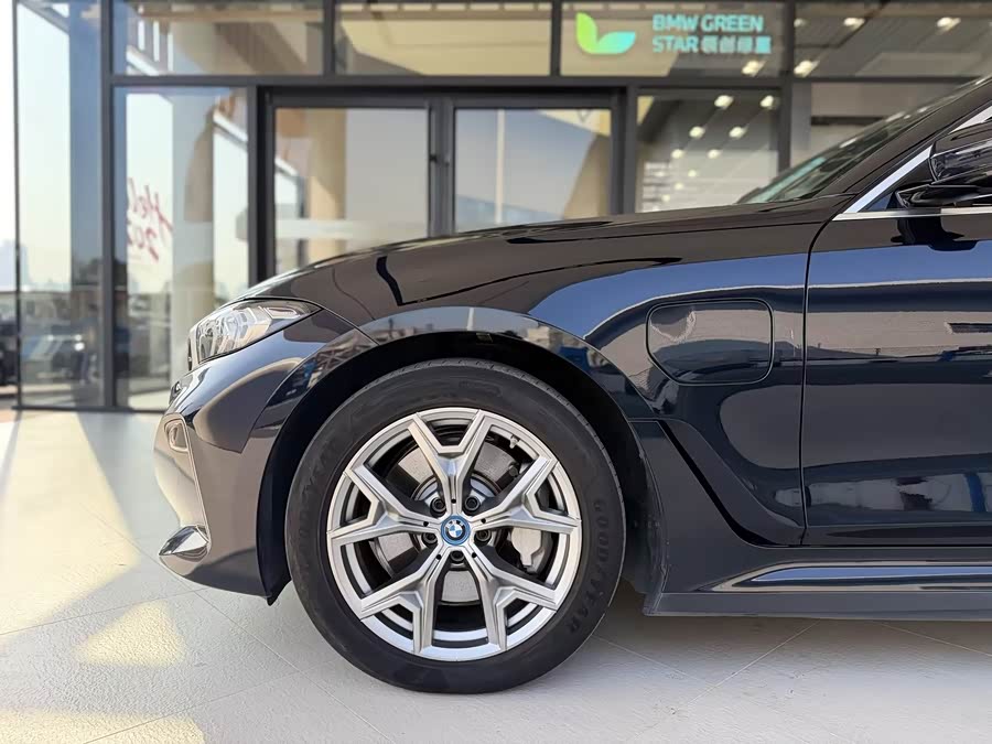 BMW i3 2024 car image #5