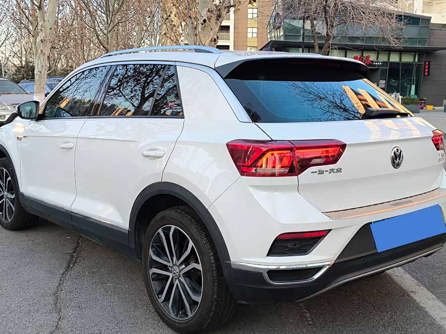 Volkswagen T-Roc 2019 car image #5