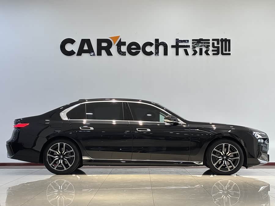 BMW 7 Series 2024 car image #5