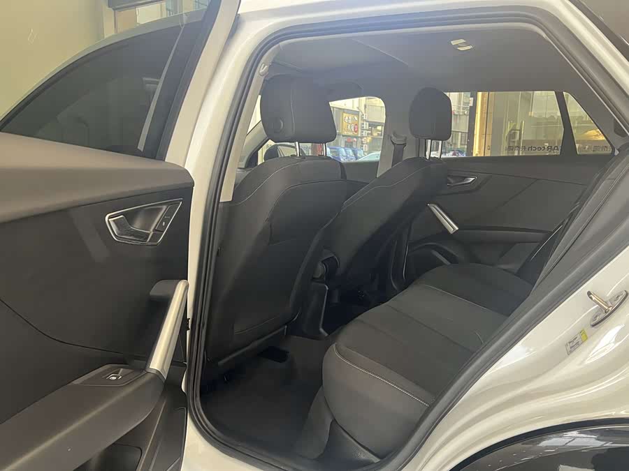 Audi Q2L 2020 car image #5