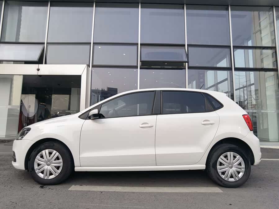 Volkswagen Polo 2019 car image #5