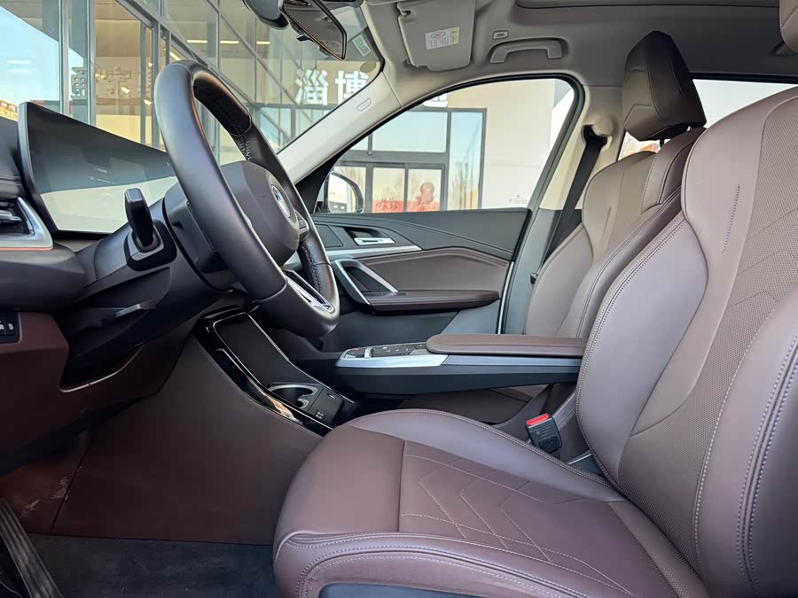 BMW iX1 2025 #5 BMW iX1 2025 car image #5